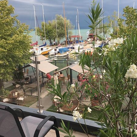 Calypso Lakeside Rooms & Lux Apartments Siófok Exterior foto