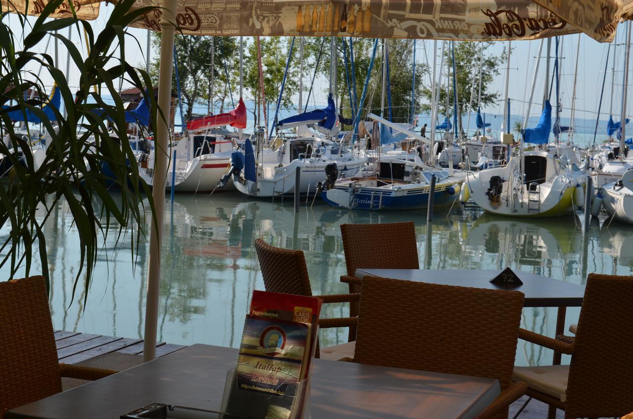 Calypso Lakeside Rooms & Lux Apartments Siófok Exterior foto