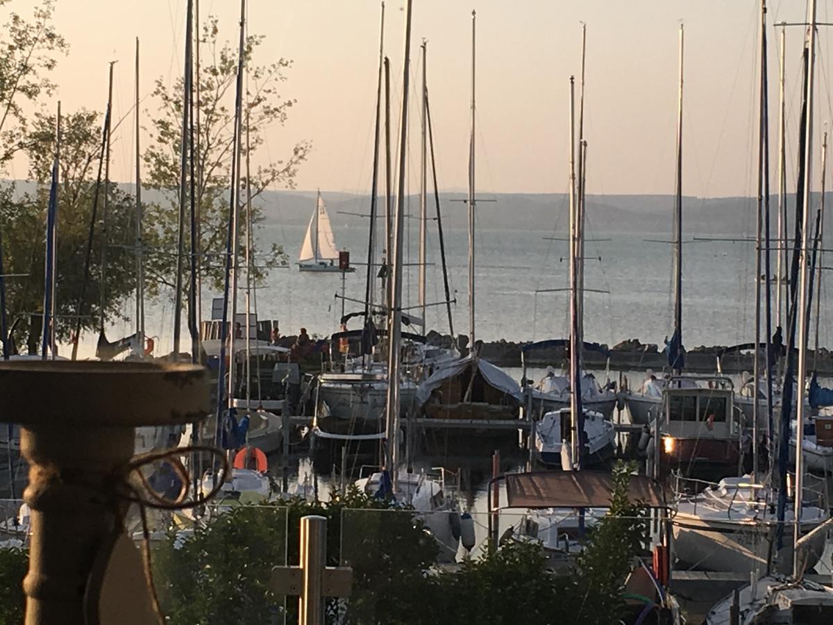 Calypso Lakeside Rooms & Lux Apartments Siófok Exterior foto