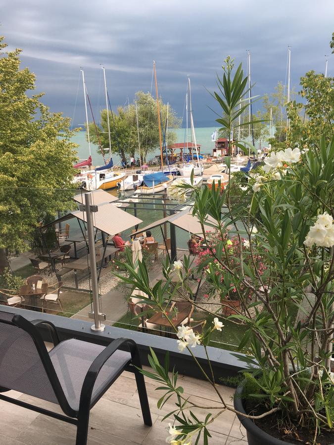 Calypso Lakeside Rooms & Lux Apartments Siófok Exterior foto
