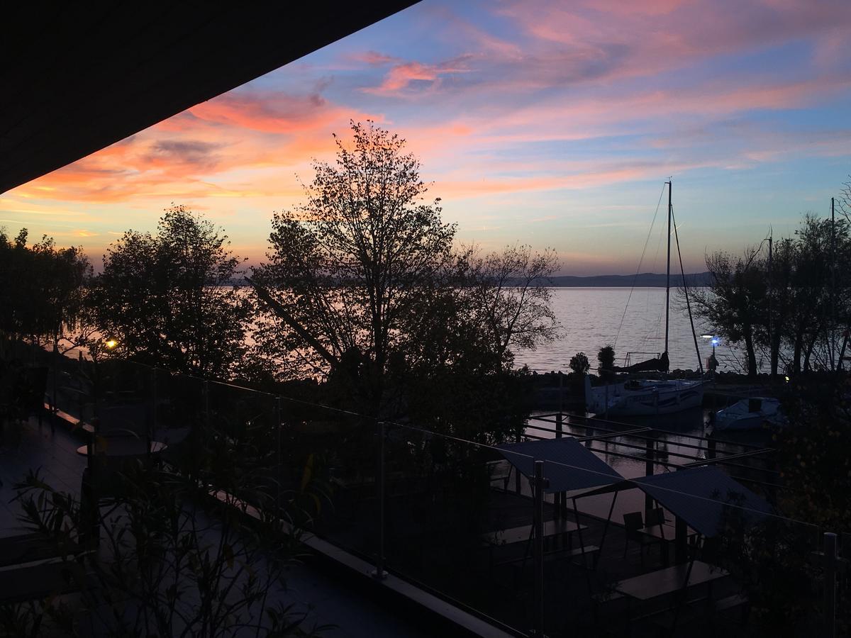 Calypso Lakeside Rooms & Lux Apartments Siófok Exterior foto