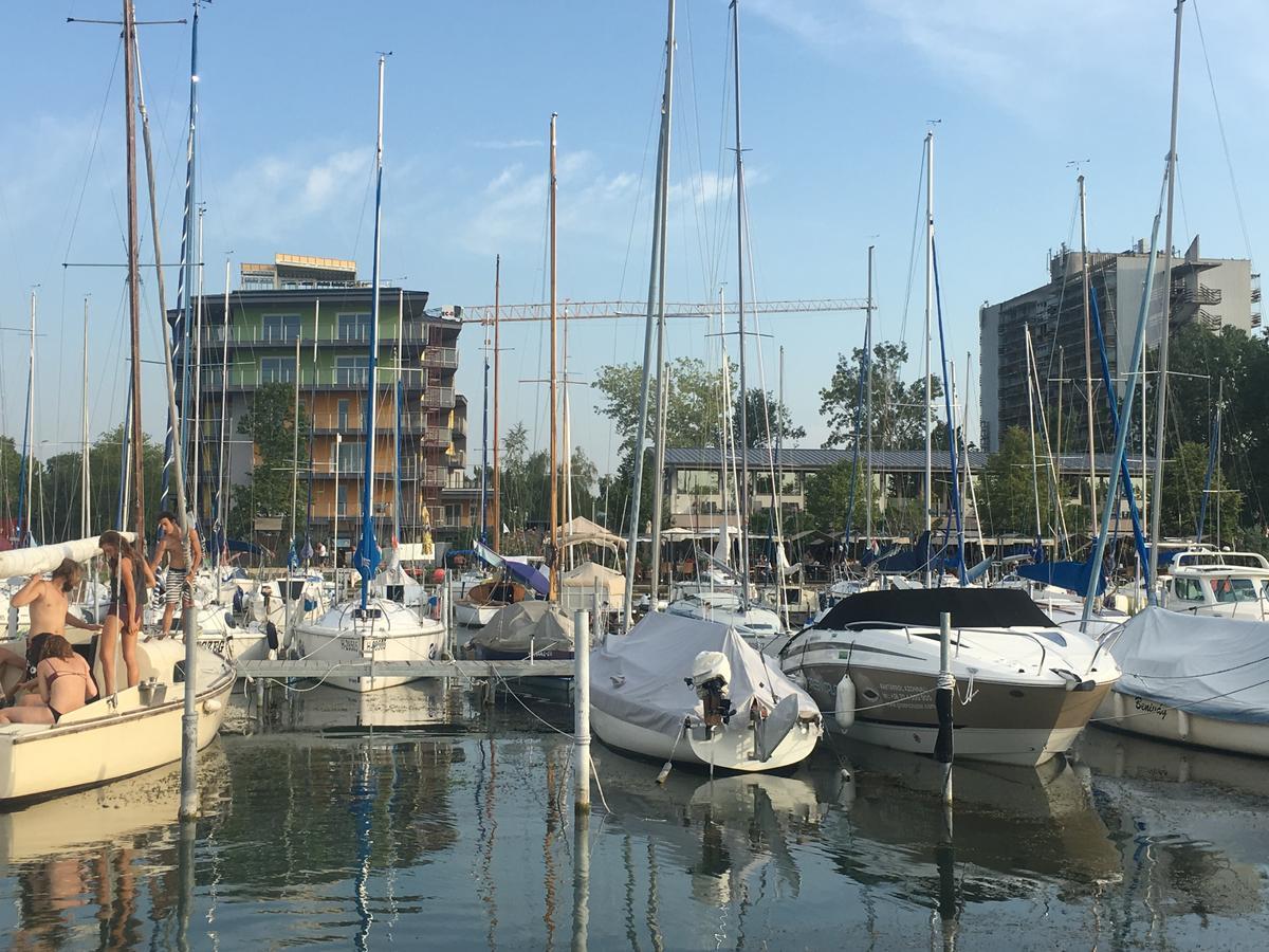 Calypso Lakeside Rooms & Lux Apartments Siófok Exterior foto