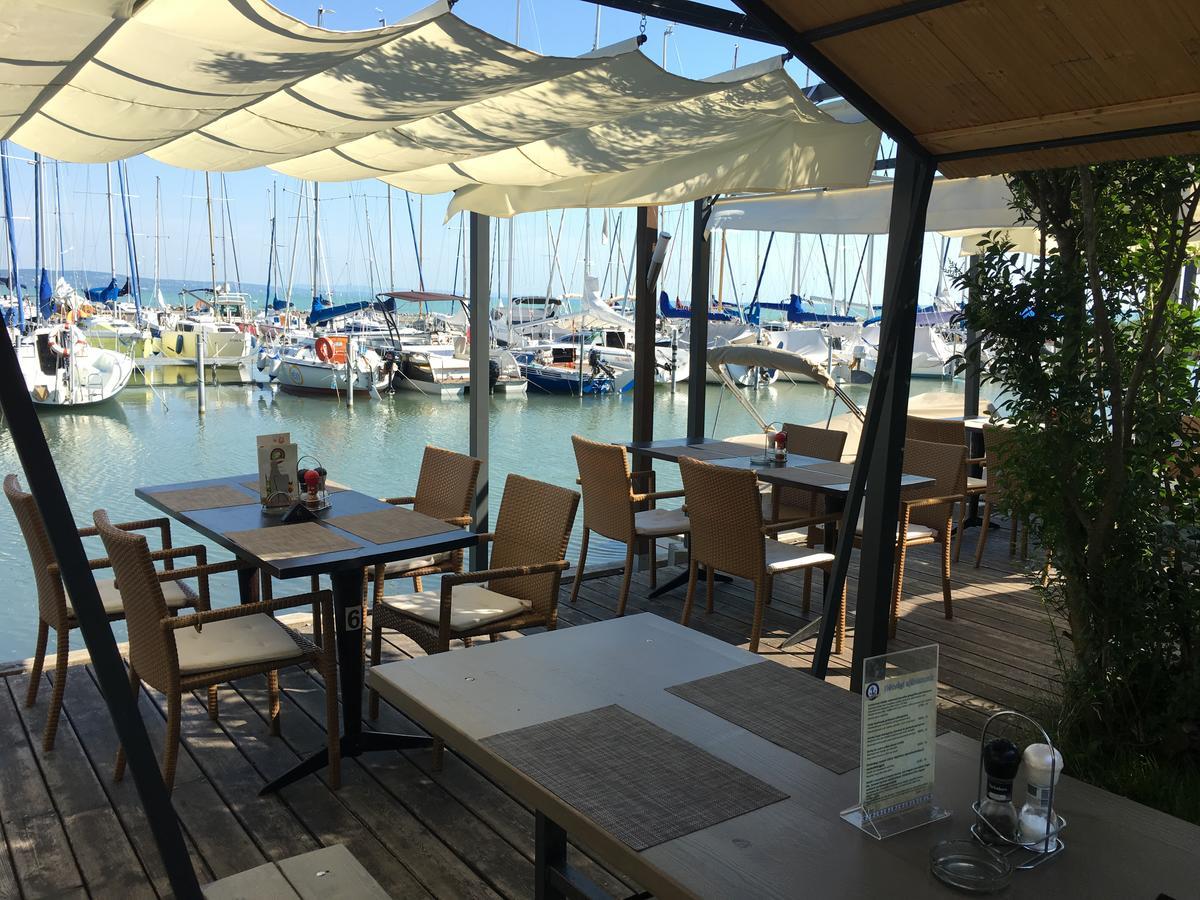 Calypso Lakeside Rooms & Lux Apartments Siófok Exterior foto