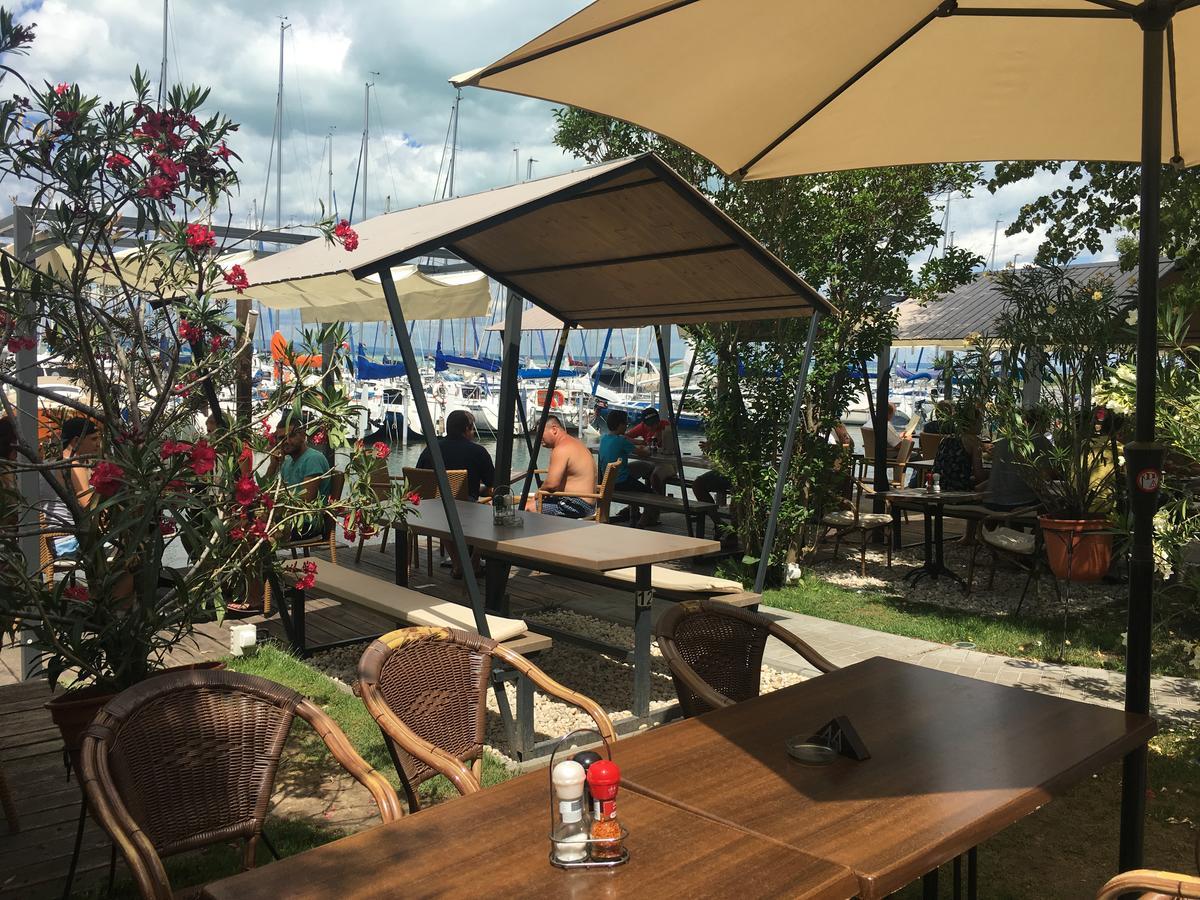 Calypso Lakeside Rooms & Lux Apartments Siófok Exterior foto