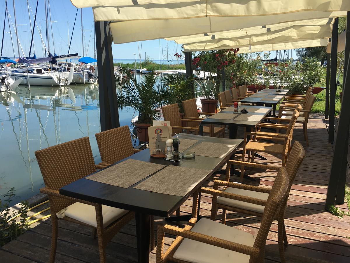 Calypso Lakeside Rooms & Lux Apartments Siófok Exterior foto