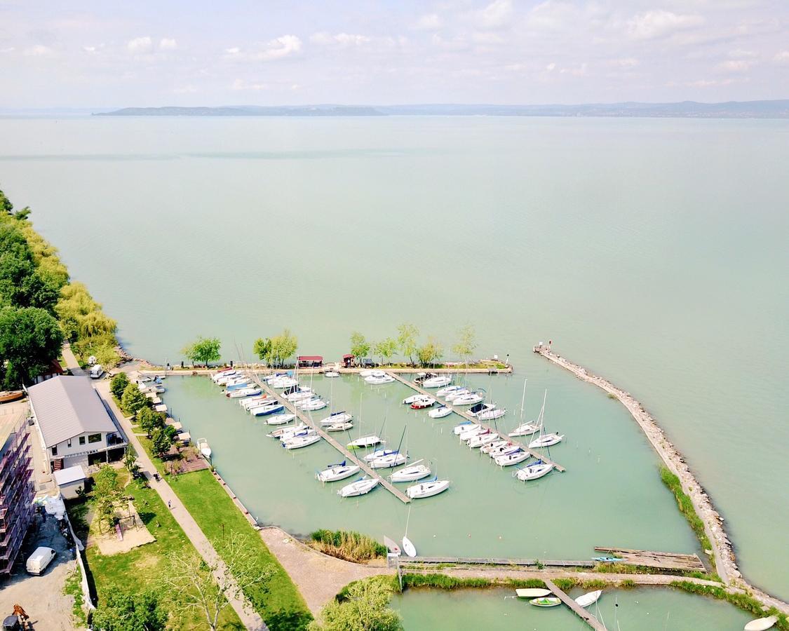 Calypso Lakeside Rooms & Lux Apartments Siófok Exterior foto