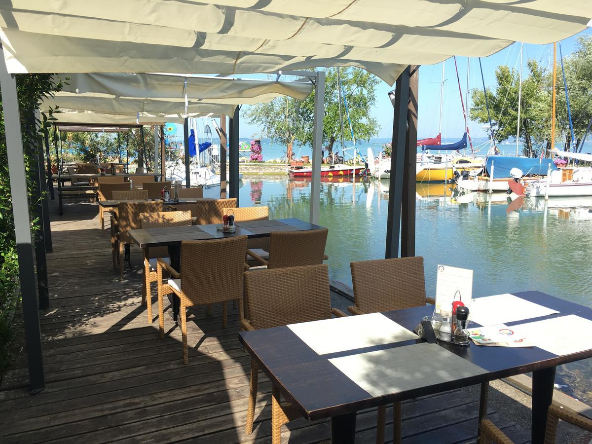 Calypso Lakeside Rooms & Lux Apartments Siófok Exterior foto