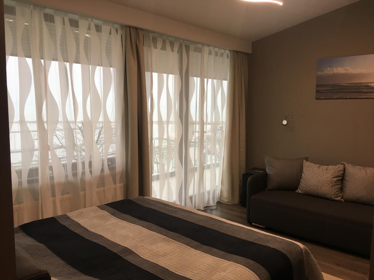 Calypso Lakeside Rooms & Lux Apartments Siófok Exterior foto