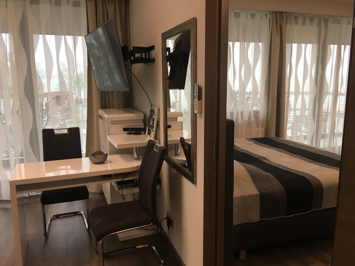 Calypso Lakeside Rooms & Lux Apartments Siófok Exterior foto