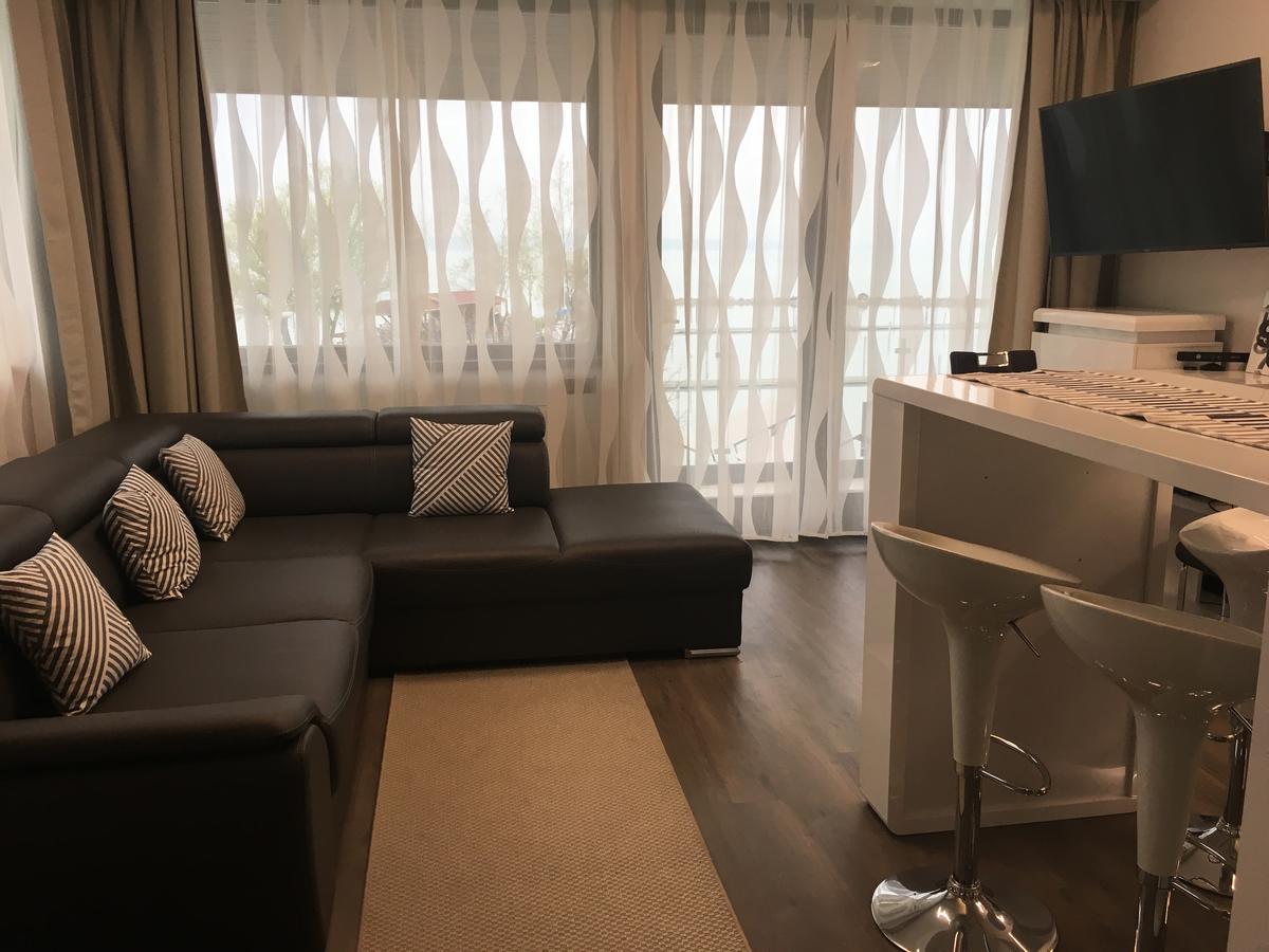 Calypso Lakeside Rooms & Lux Apartments Siófok Exterior foto