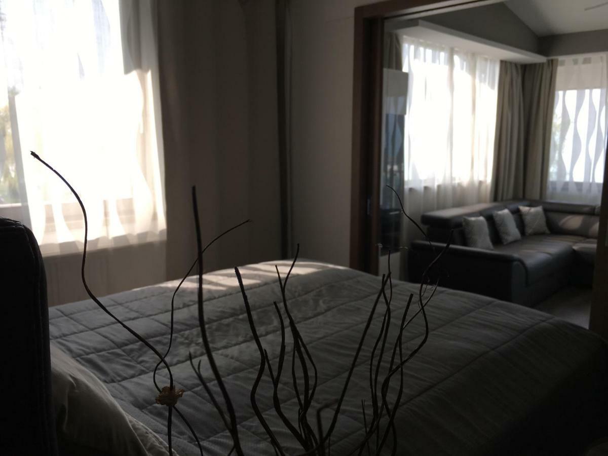 Calypso Lakeside Rooms & Lux Apartments Siófok Exterior foto