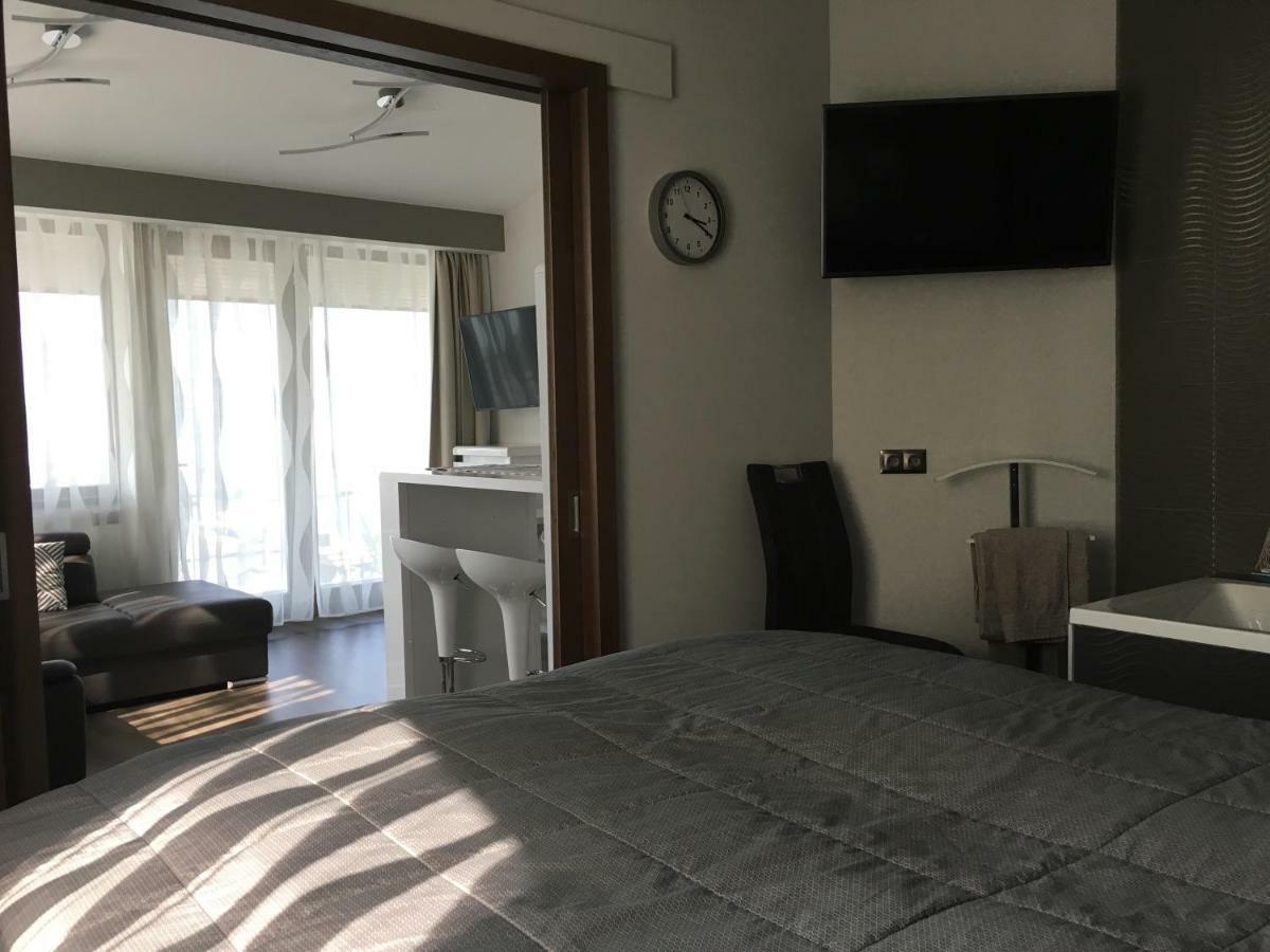 Calypso Lakeside Rooms & Lux Apartments Siófok Exterior foto