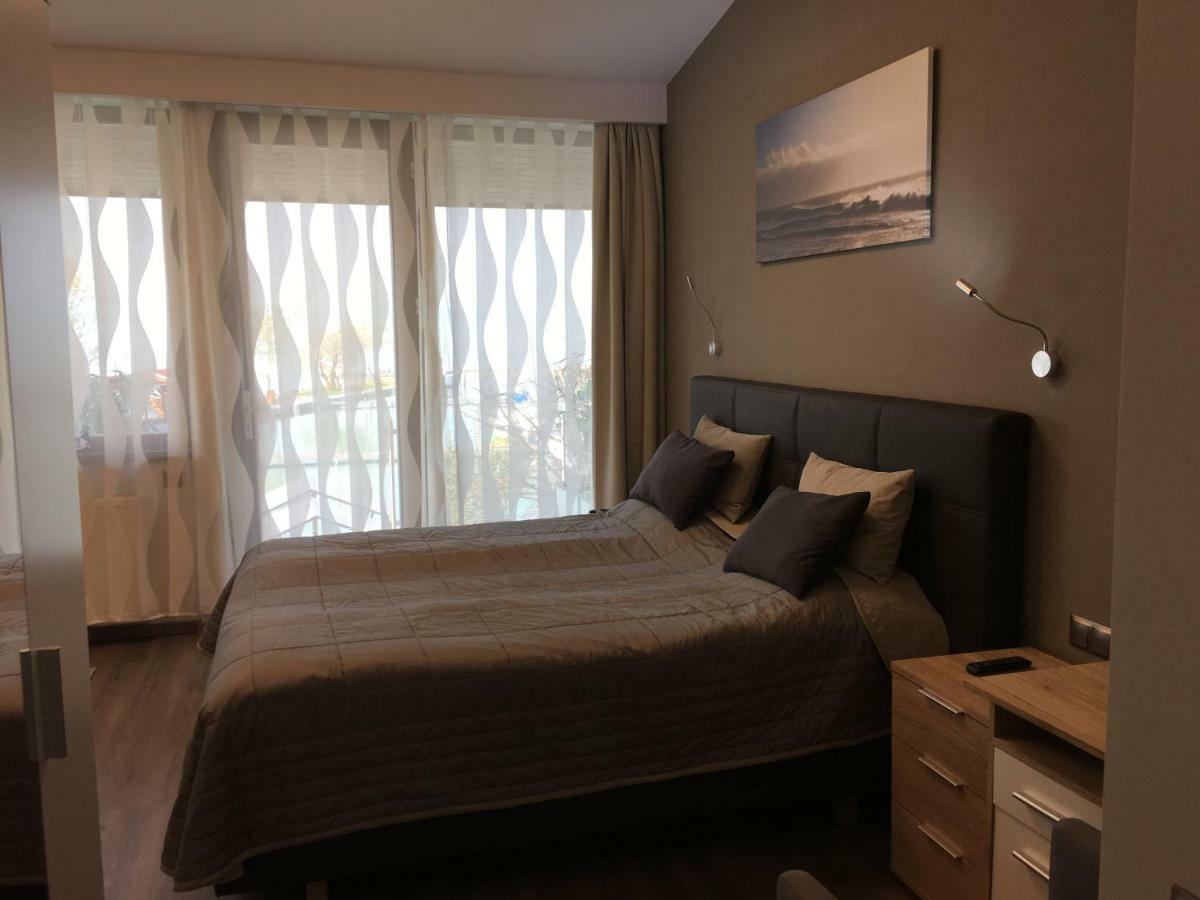 Calypso Lakeside Rooms & Lux Apartments Siófok Exterior foto